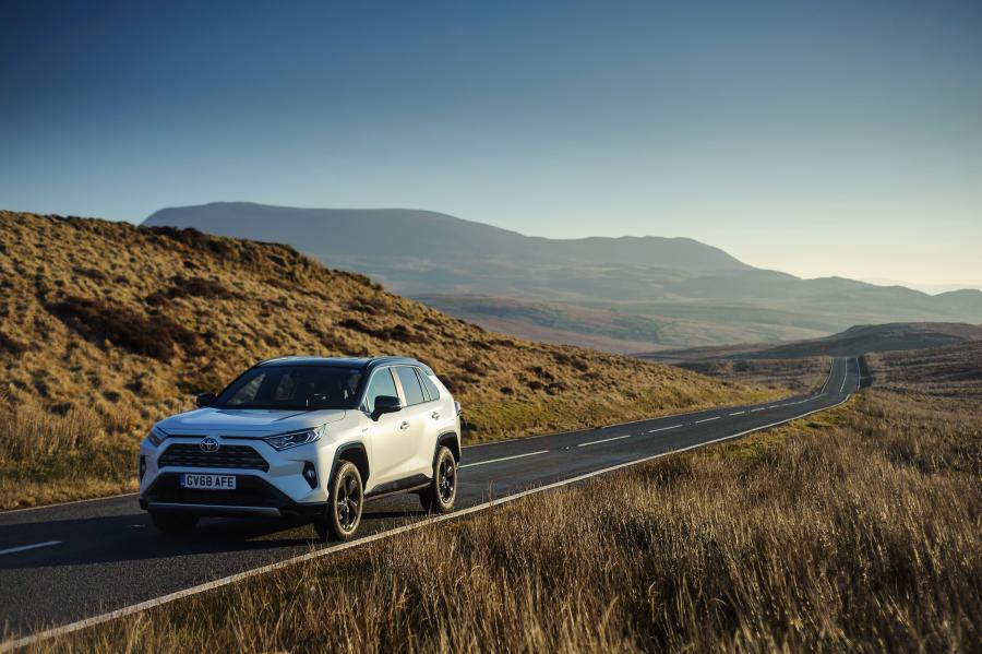  Toyota RAV4 Hybrid 2019 года  (UK) (фото 15 из 40)